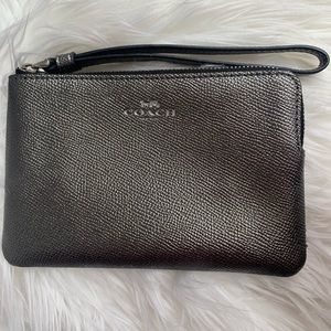 COACH Authentic Silver Wristlet 💯